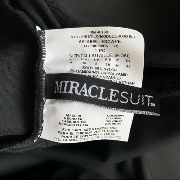 MIRACLESUIT Escape One Piece Swimsuit! Retail$172 - Picture 6 of 8
